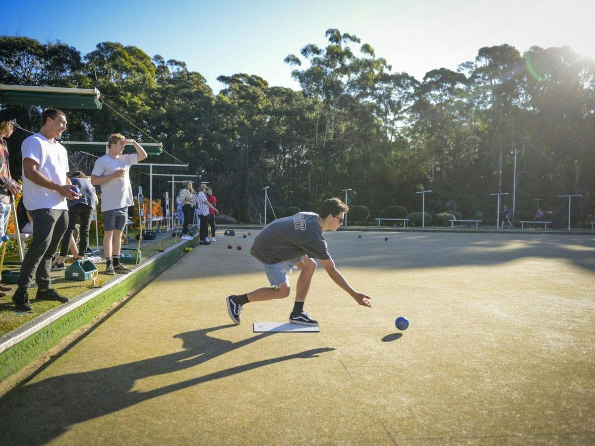 Husky Sports Club