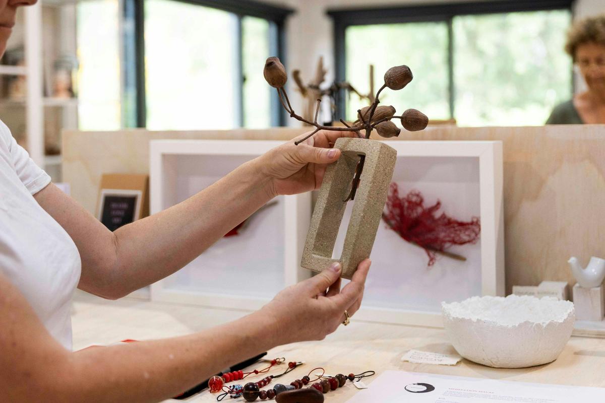 Huskisson Artisans Market. Hand crafted items, visual art, providores