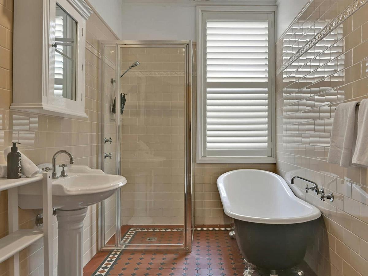 Main bathroom at Meltham on March