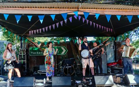 Music in the Gardens | The Backyard Banjo Club