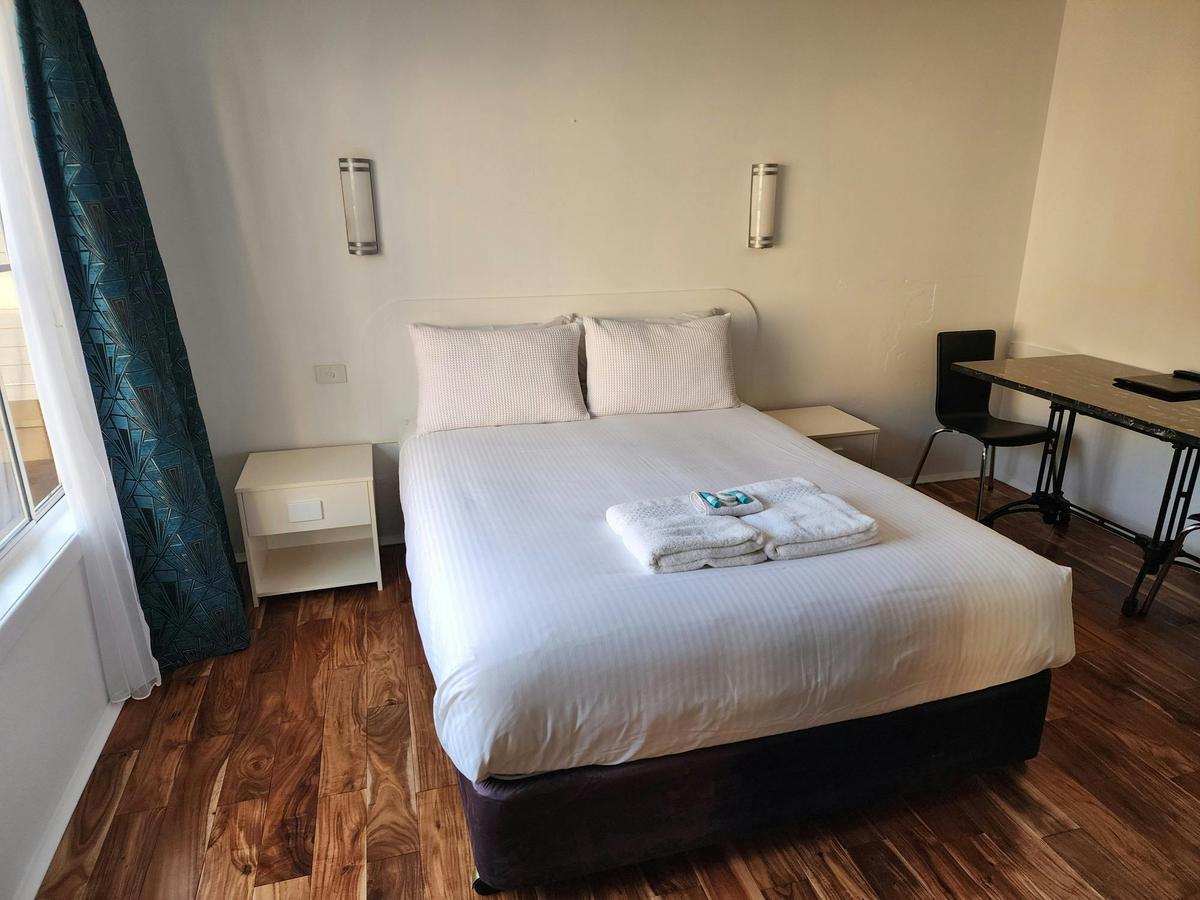 Standard queen room