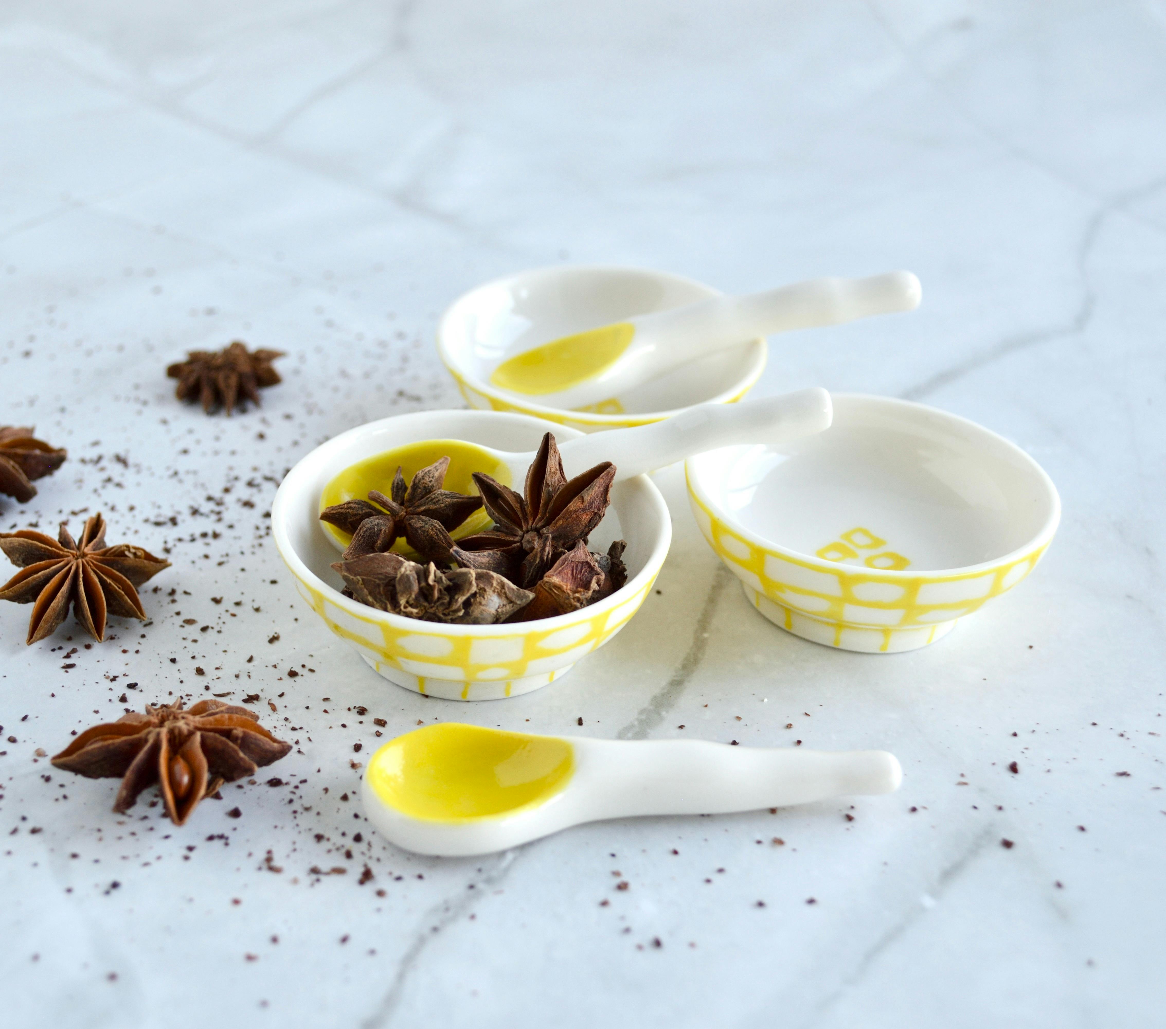 Elegantly cheerful bowls with matching spoons by Nurdan_Kullukrennert