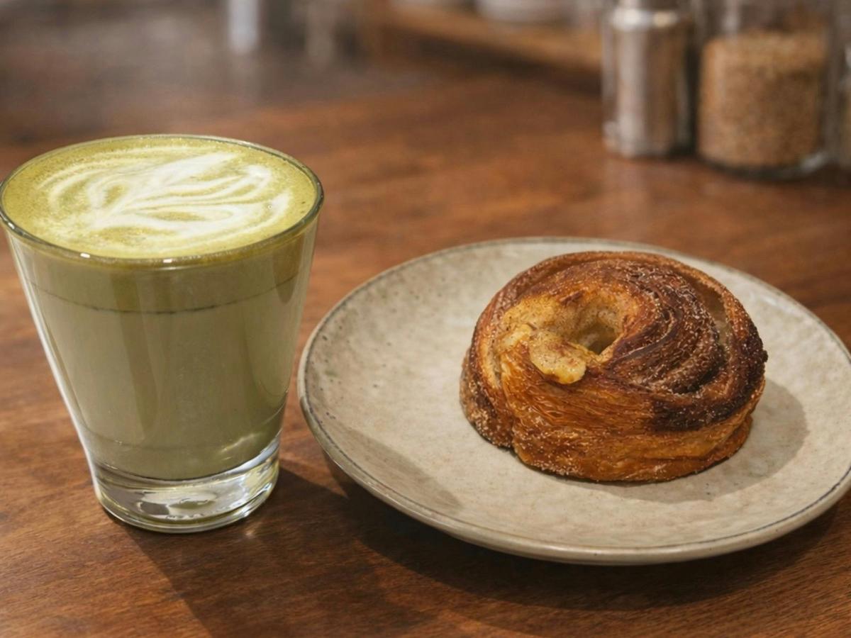 Matcha and scroll
