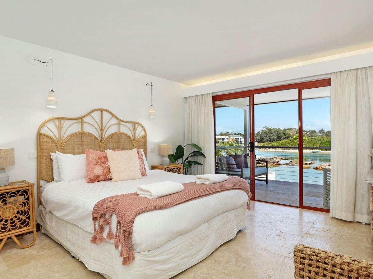 Sea Light | Bedroom 3 | King | Balcony access | Views of Currarong Creek | Smart TV | WiFi | Bladele