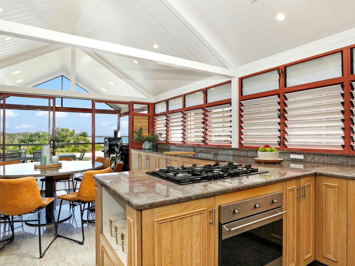 Sea Light | Kitchen | Gas cooktop | Oven | Coffee machine | Microwave | Dishwasher