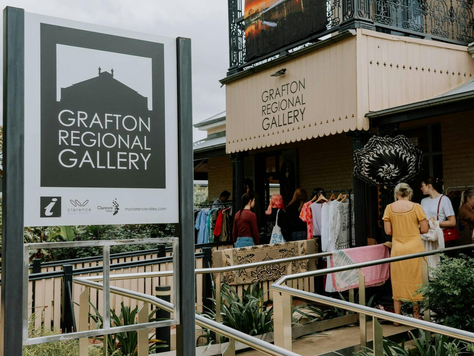 Thank you for sharing your weekend and your wardrobes with us again.