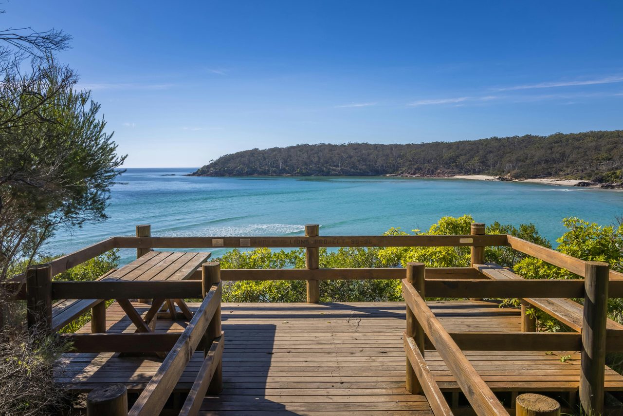 Lions Beach lookout to Pambula River Mouth