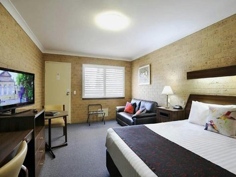 Execuitve Queen Room