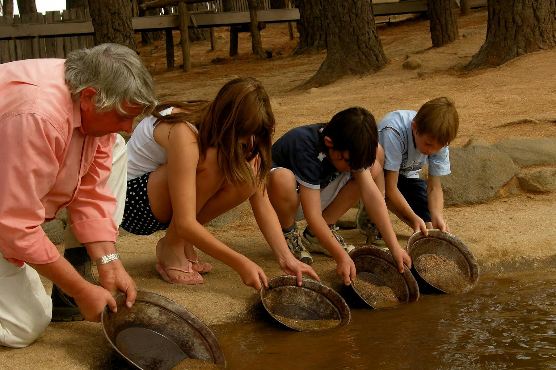 Gold panning at Bathurst Goldfields Resort