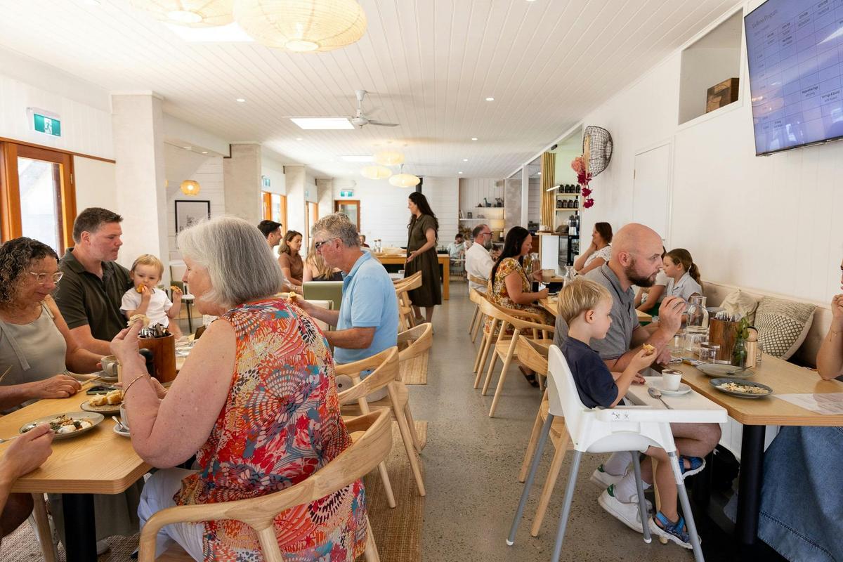 Café in Jervis Bay with fireplace seating