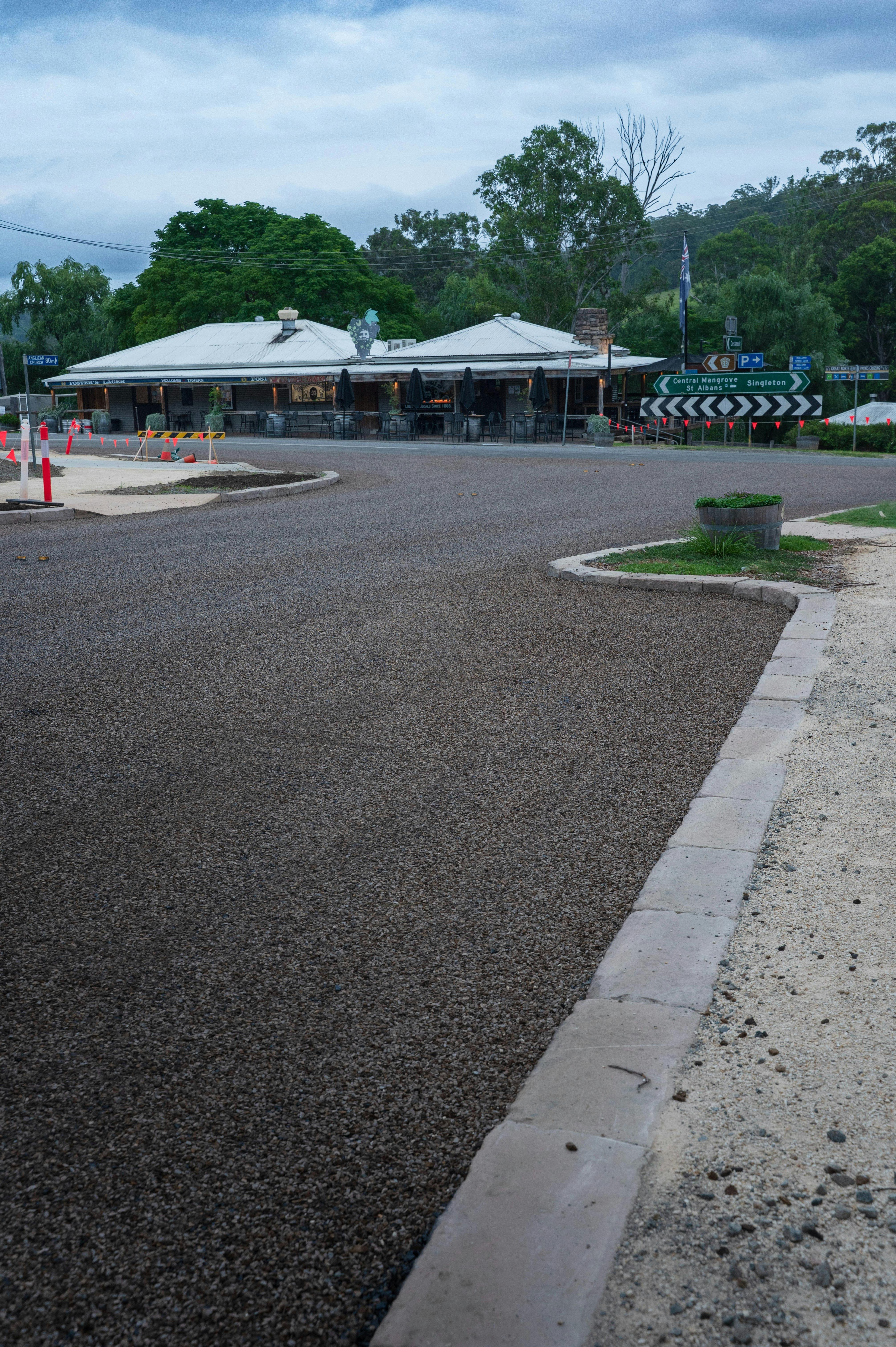 Wollombi Road Wollombi and the Tavern