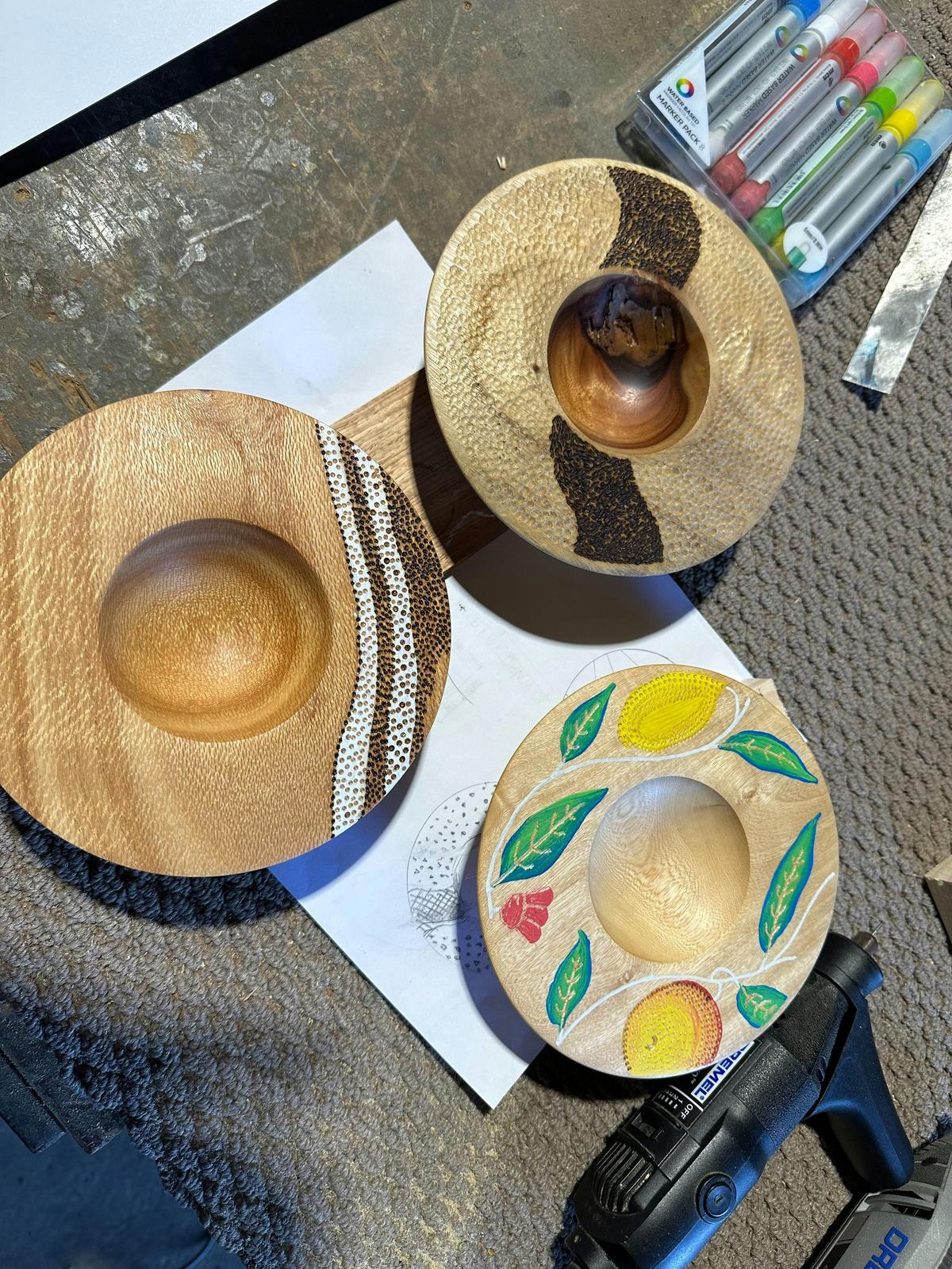 Decorating wooden bowls