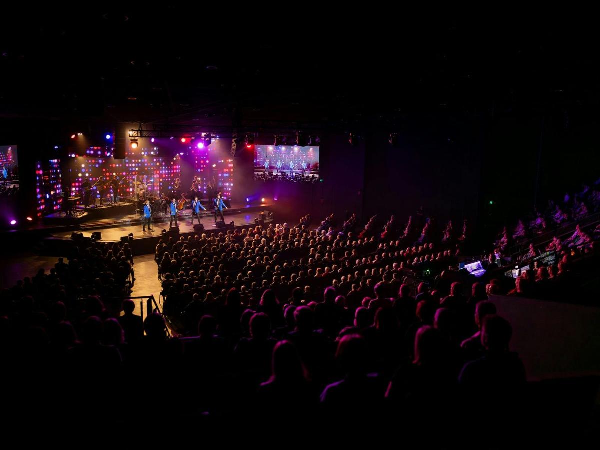 Hits of the '60s and '70s by The 60 Four