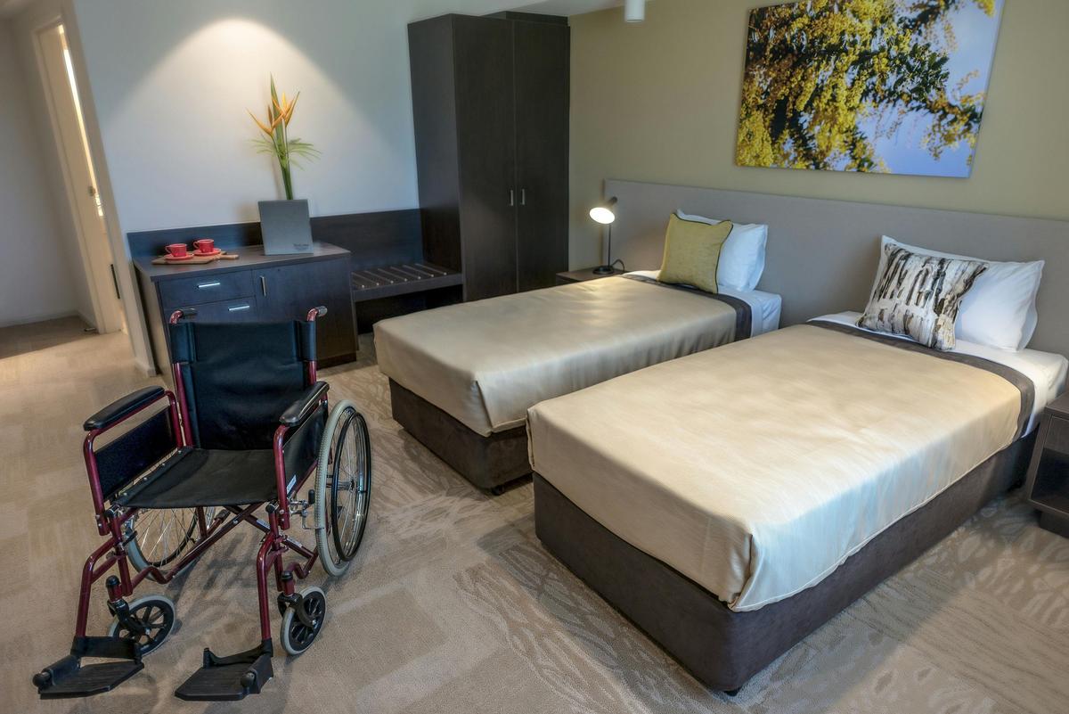 Club King Accessible Room