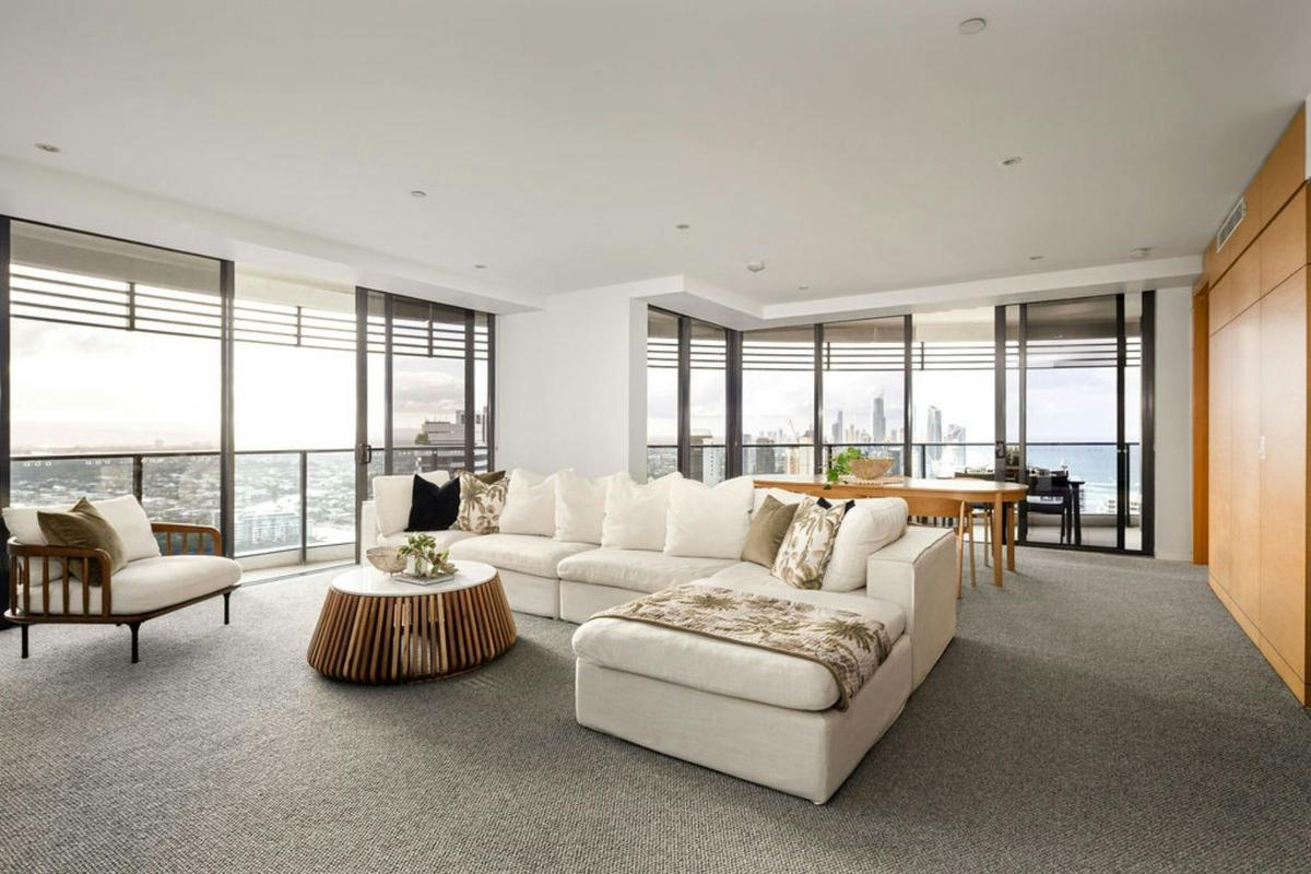 Very Comfortable Lounge
