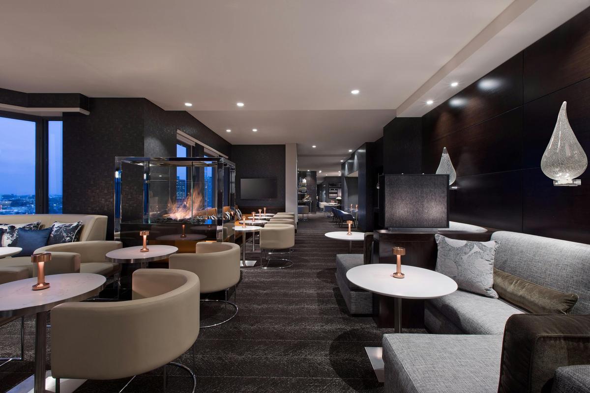 Sheraton Club - Fireplace