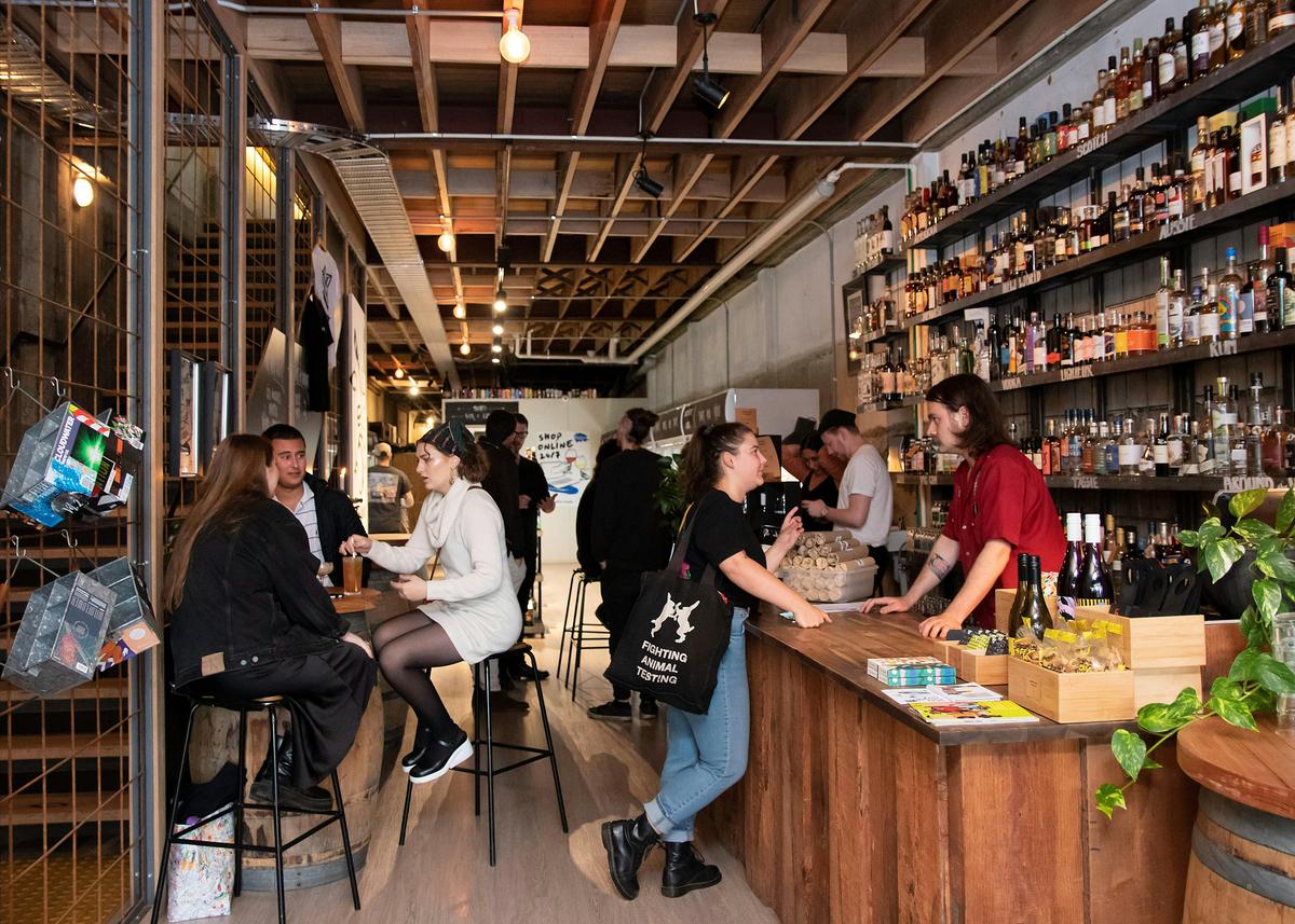 Mr West Bar & Bottle Shop