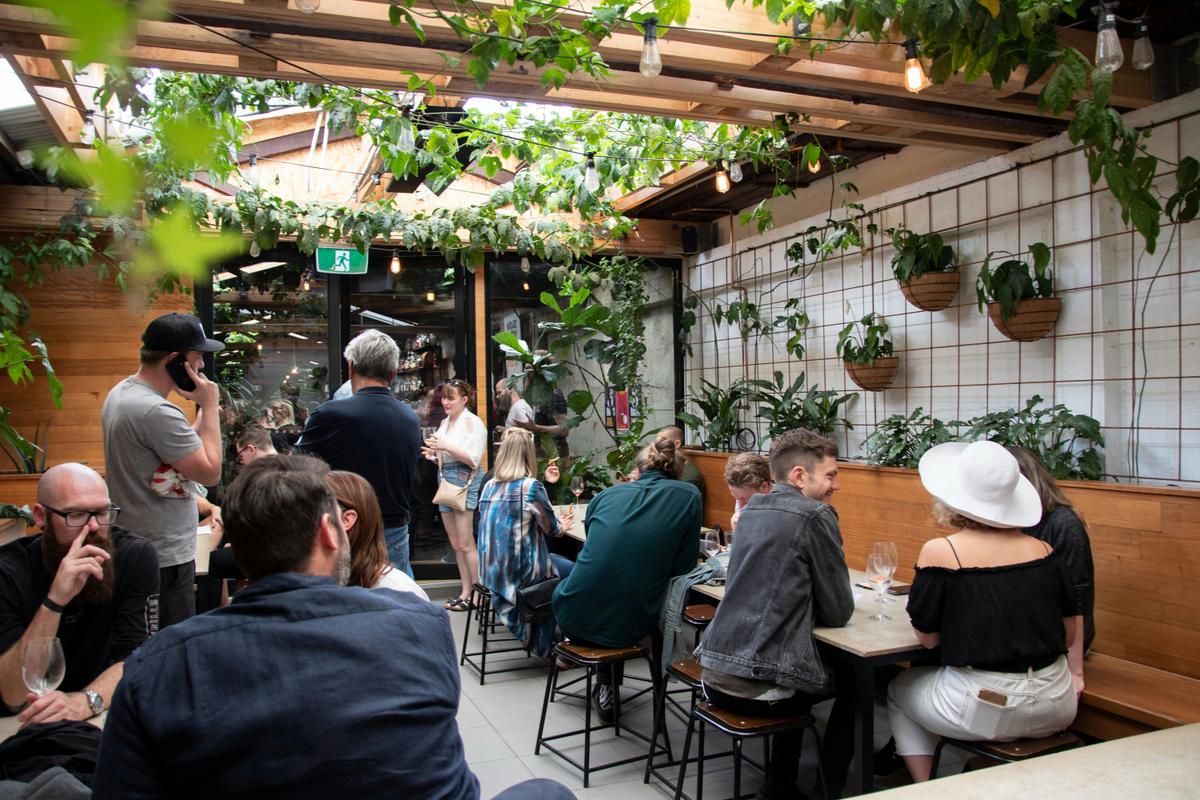 Mr West Bar & Bottle Shop