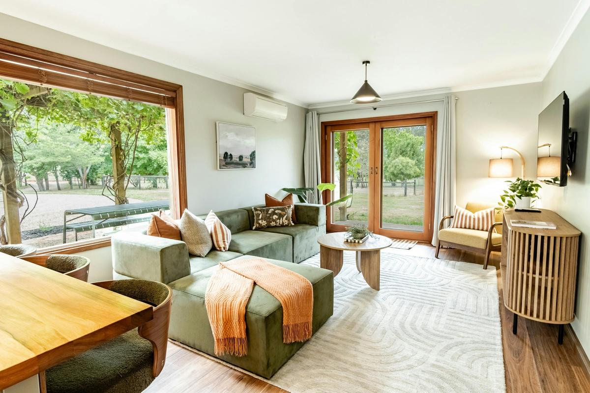 Living area at Buffalo Bliss with Alpine Valley Getaways
