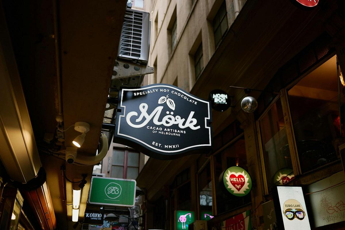 Mork Chocolate centre place