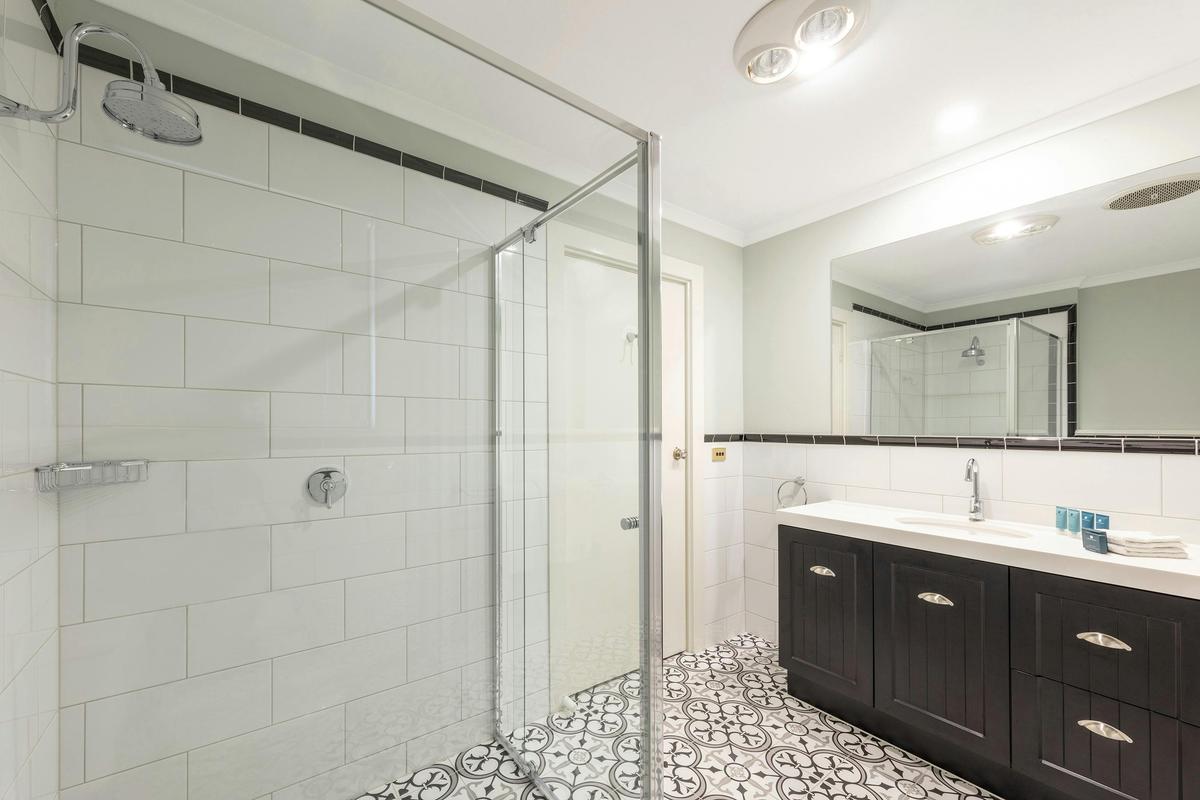 2 Bedroom Bathroom