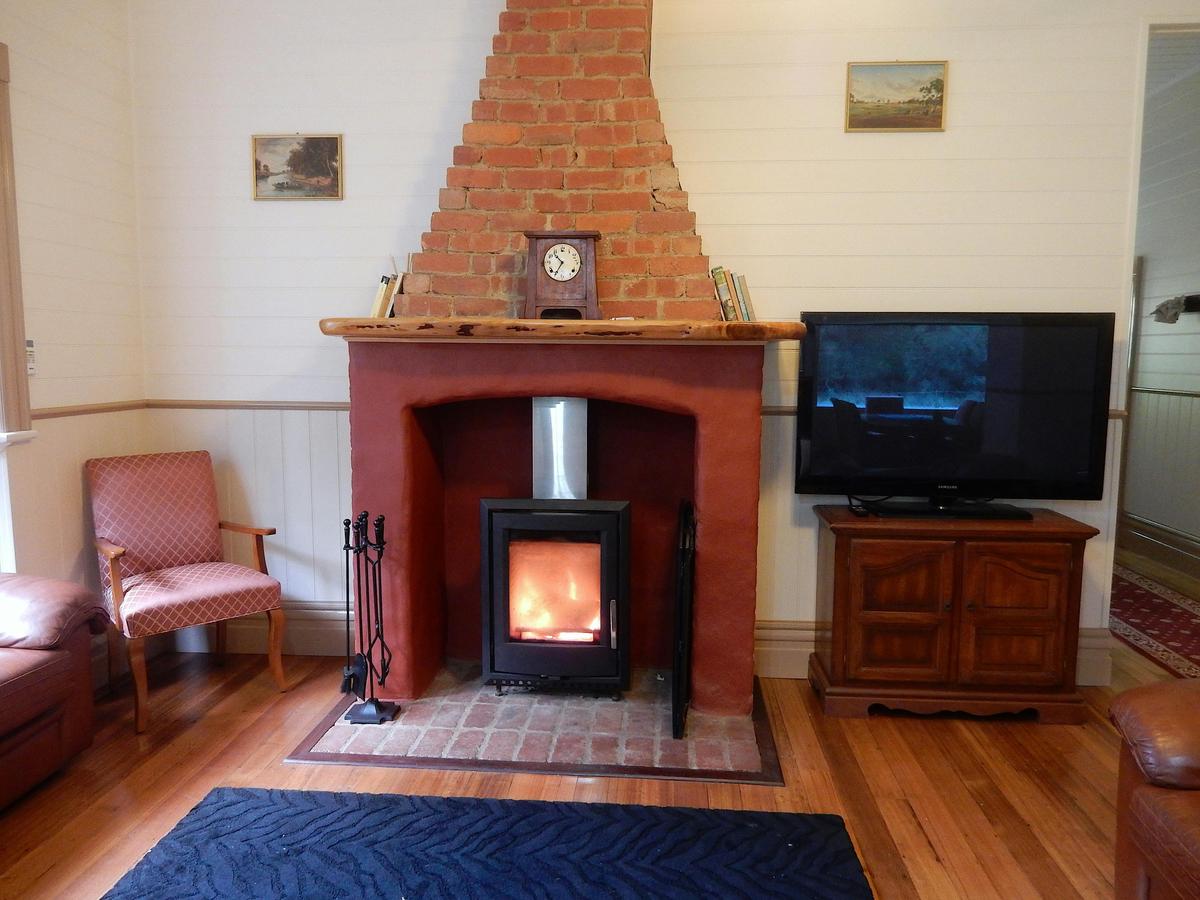 Riverwood cottage loungeroom with fireplace