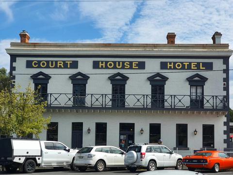 The Courthouse Hotel Smythesdale