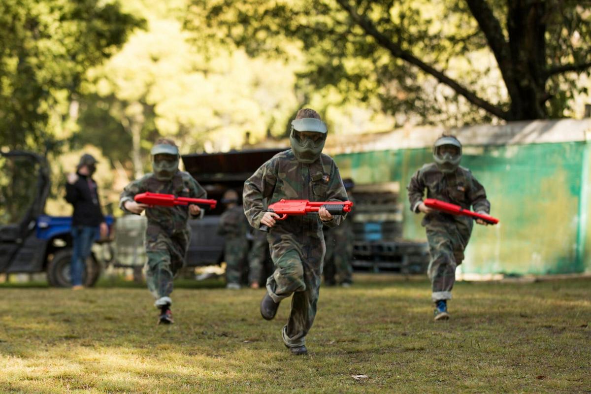 Phoenix Paintball - 3 Splatball players run onto the field with their shotgun markers