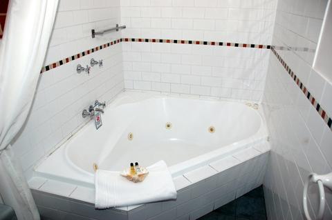 Large corner Spa Bath
