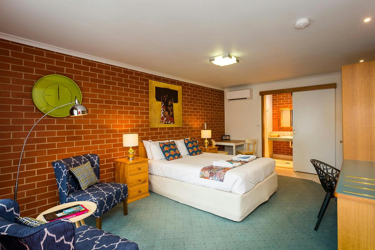 Queen Deluxe Room