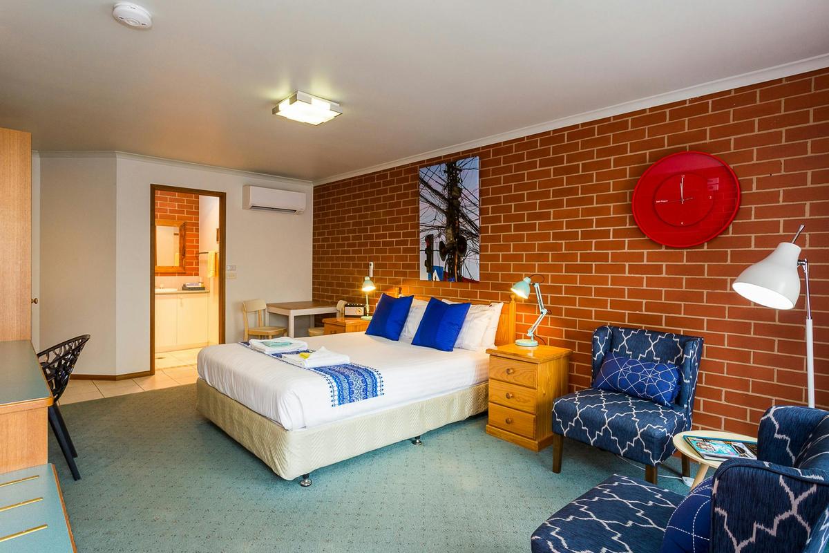 Queen Deluxe Room