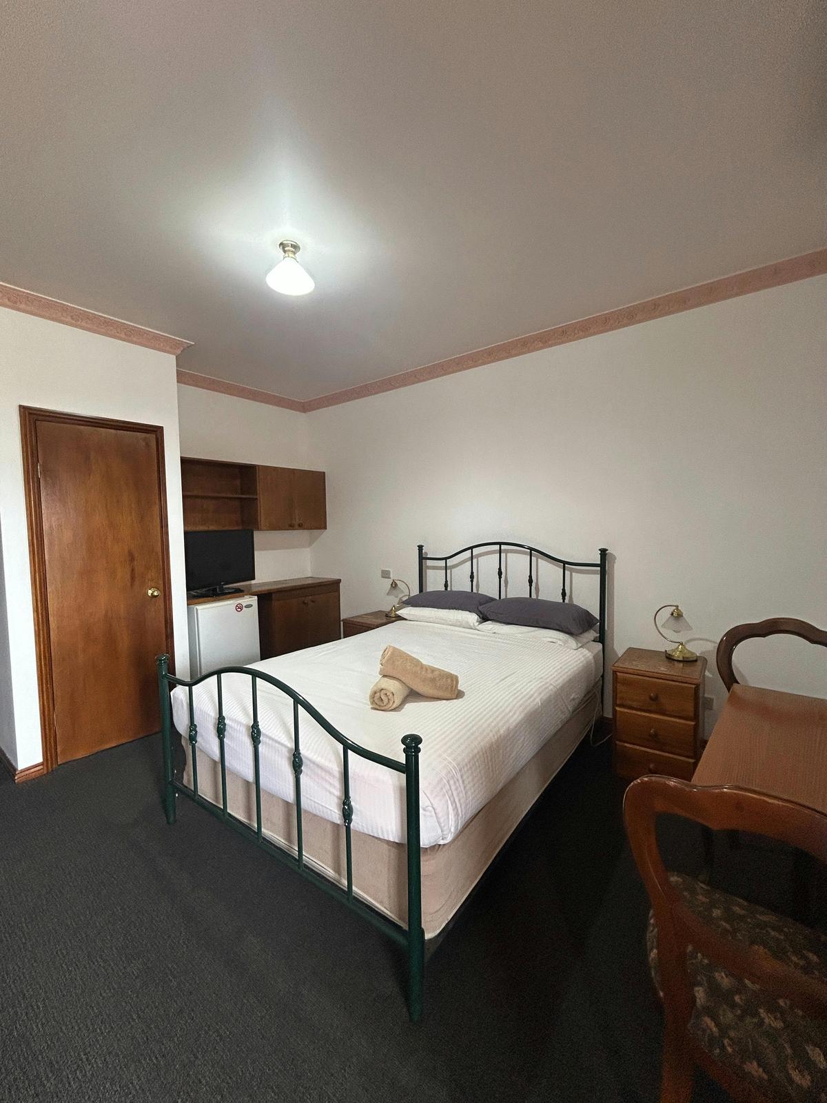 Queen Ensuite Roon