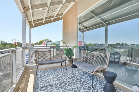 Indulge Apartments - CBD Apartments