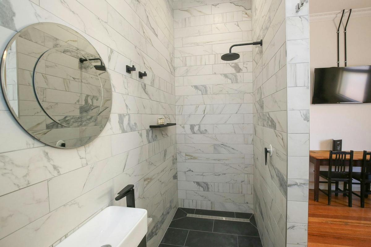 Indulge Apartments - Urban Collection