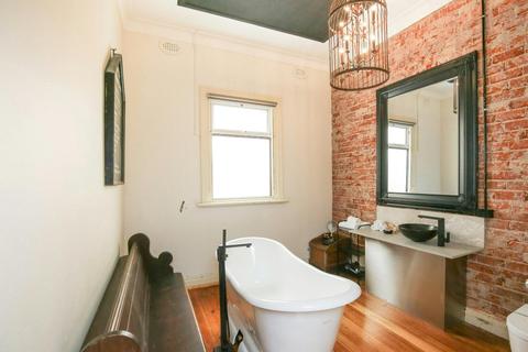 Indulge Apartments - Urban Collection