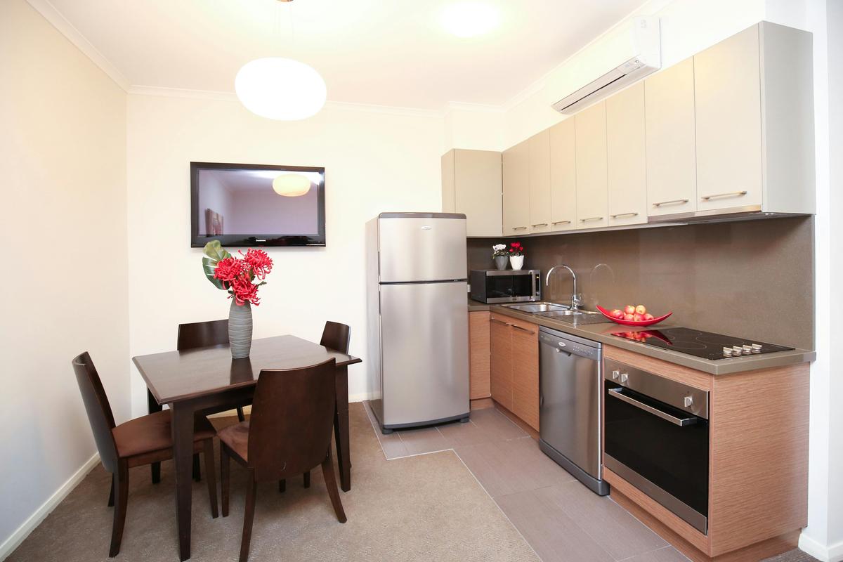 Kitchen & Dining