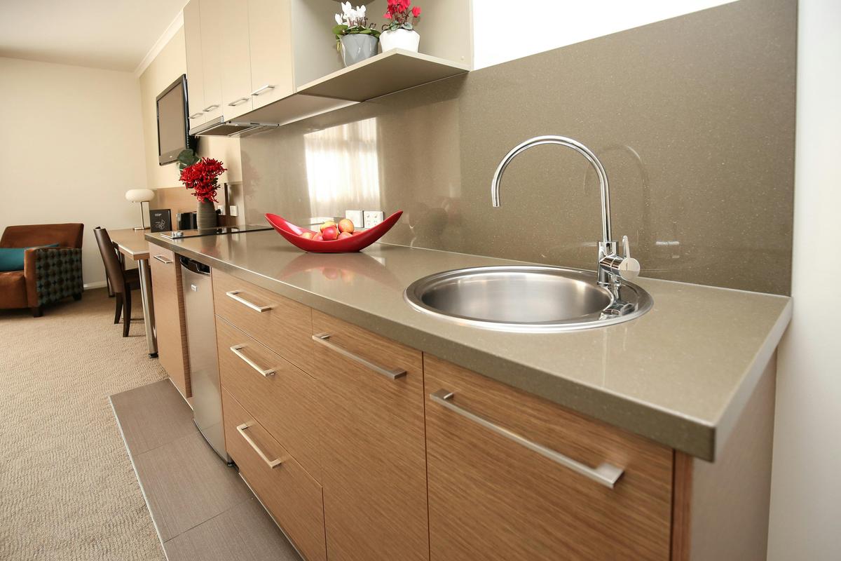 Full Kitchenette