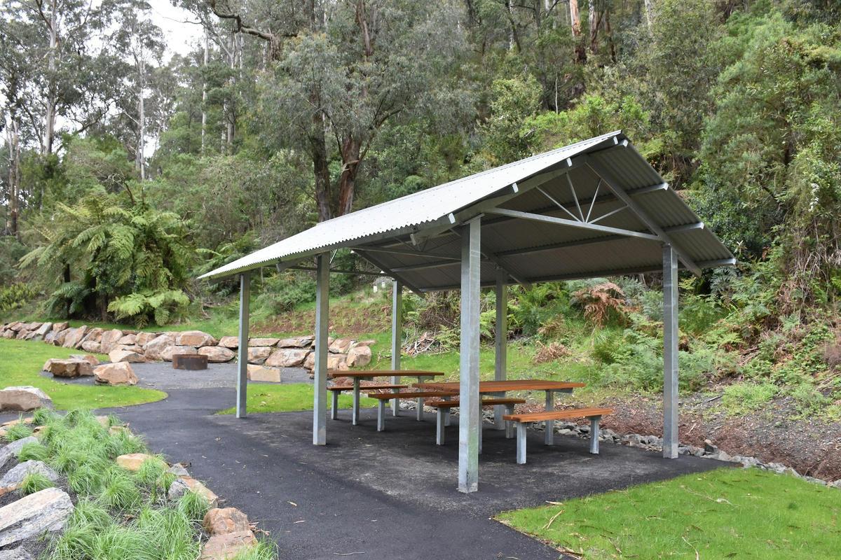 The picnic shelter is accessed via a flat smooth path from the carpark