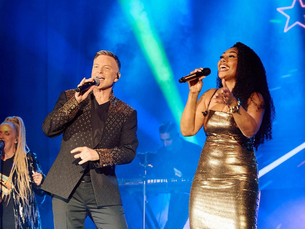 PAULINI & TIM CAMPBELL Live