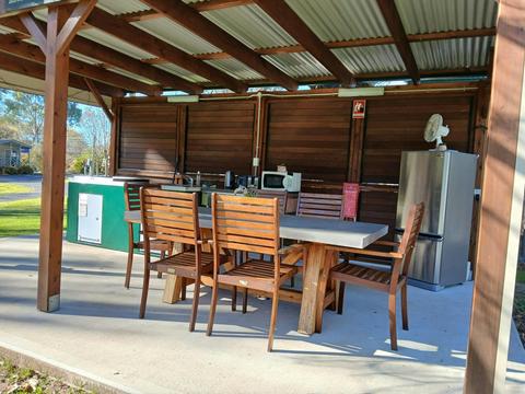 Queen Street Uralla Caravan Park