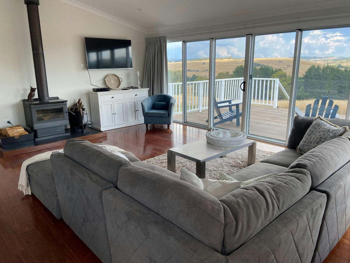 Lie back on your soft and comfortable lounge in front of a roaring fire with stunning valley views.