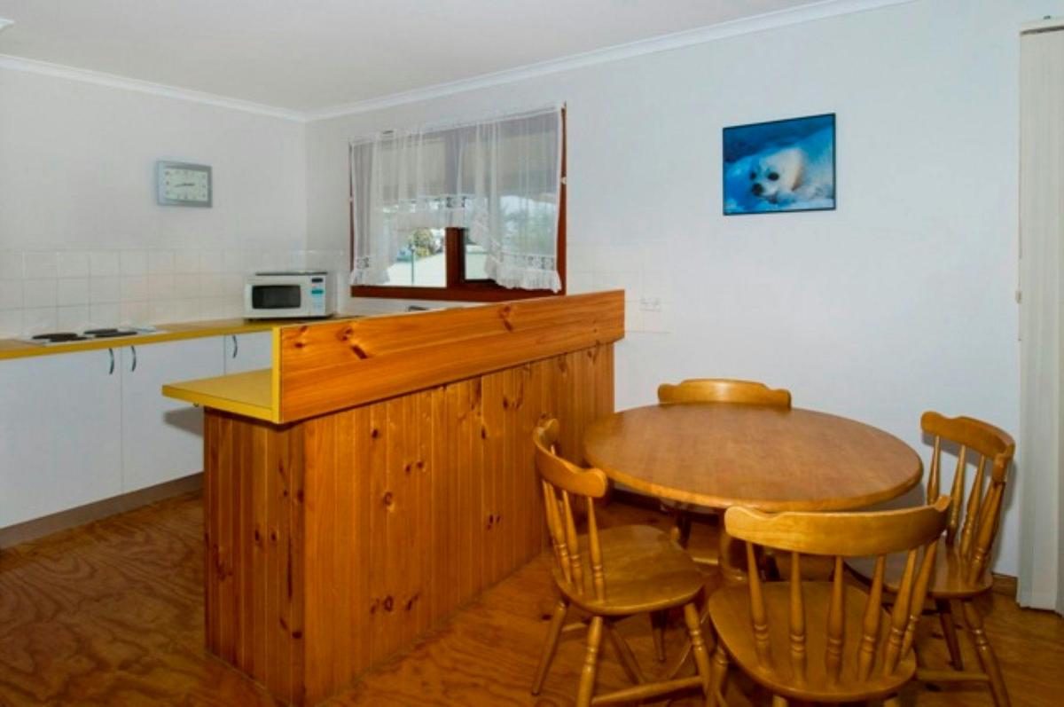 Kitchen & Dining Area