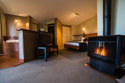 Lake View Spa Suite