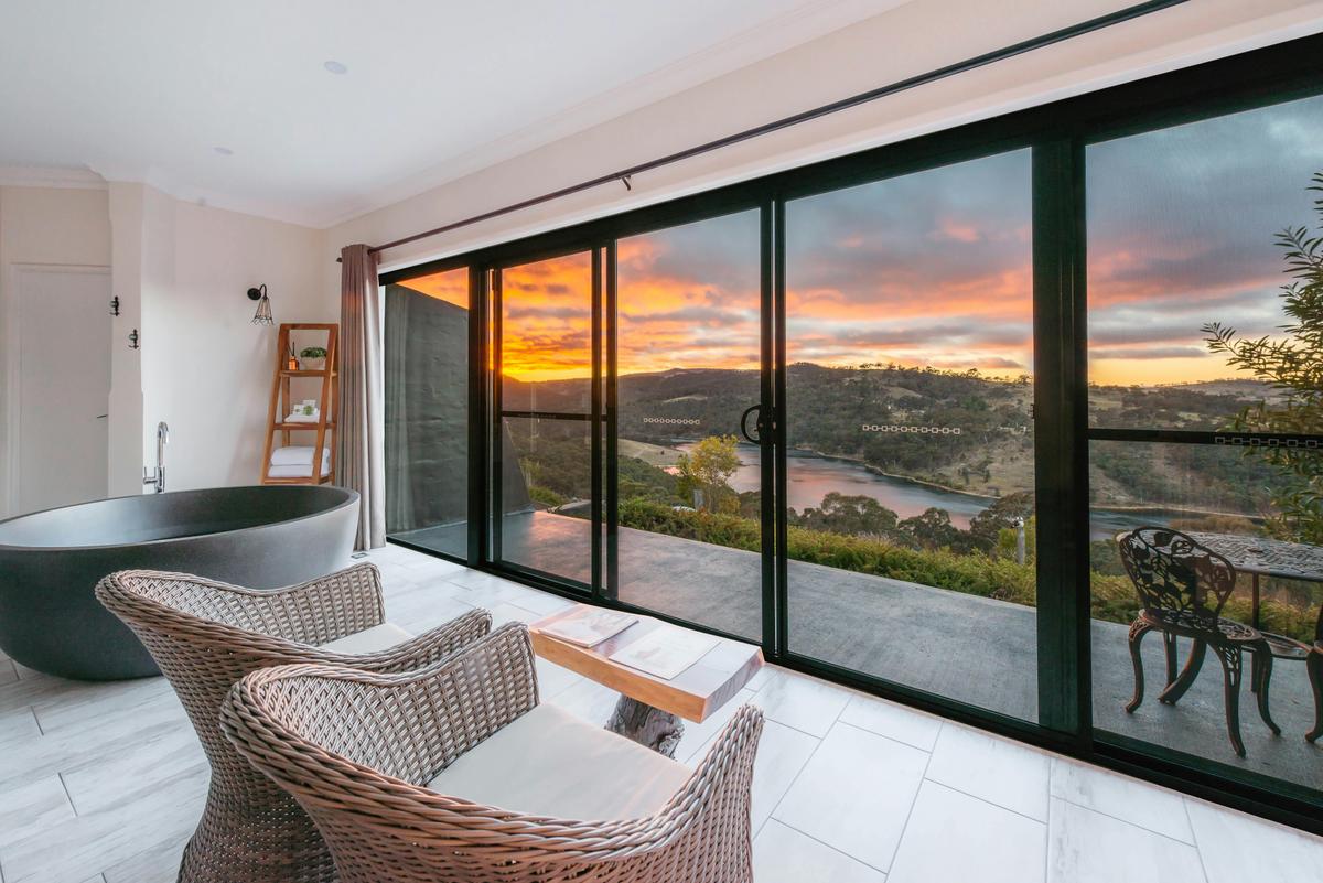 Valley View Suite