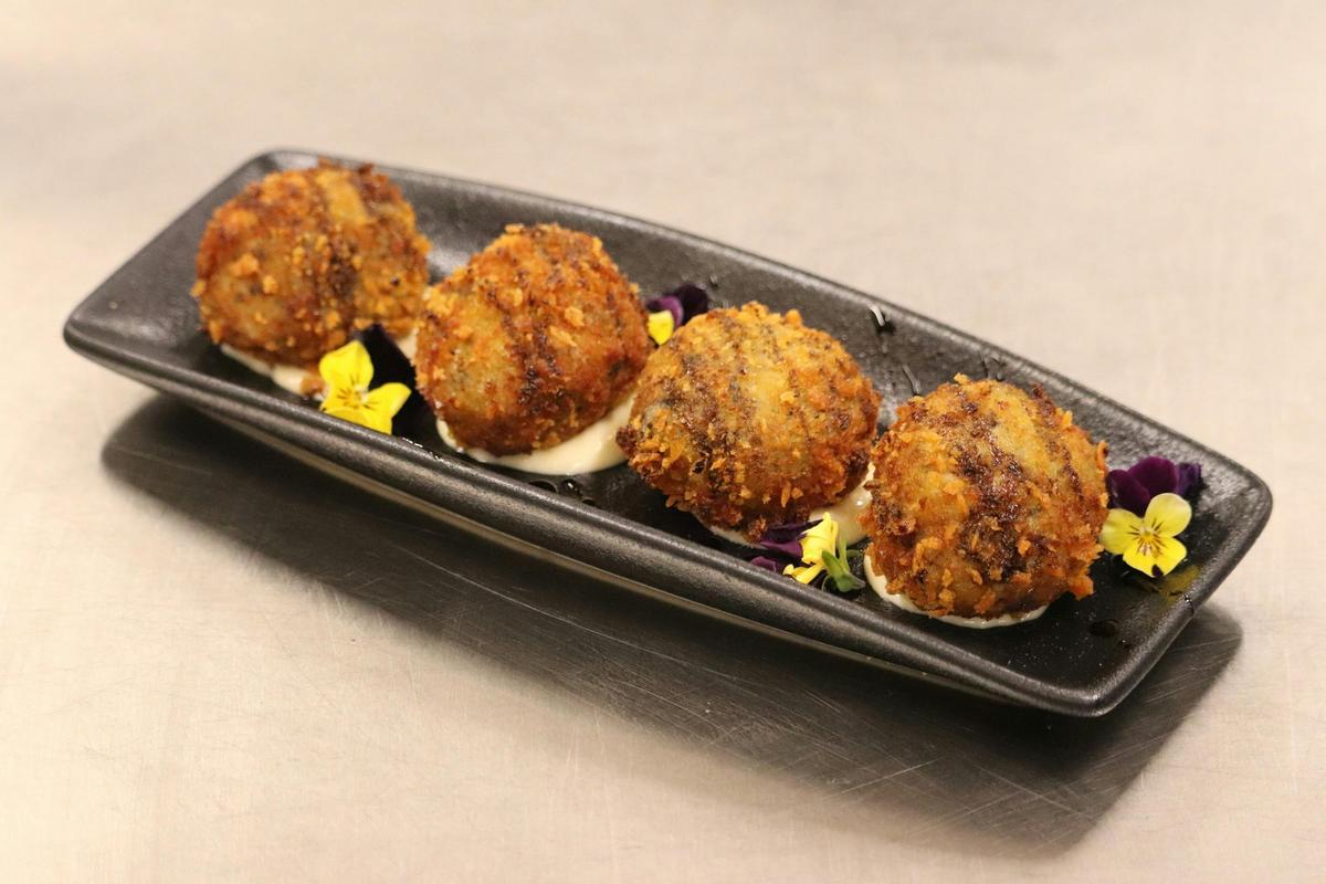 Golden crispy croquettes served with a smooth dipping sauce – crunchy on the outside, soft and flavo