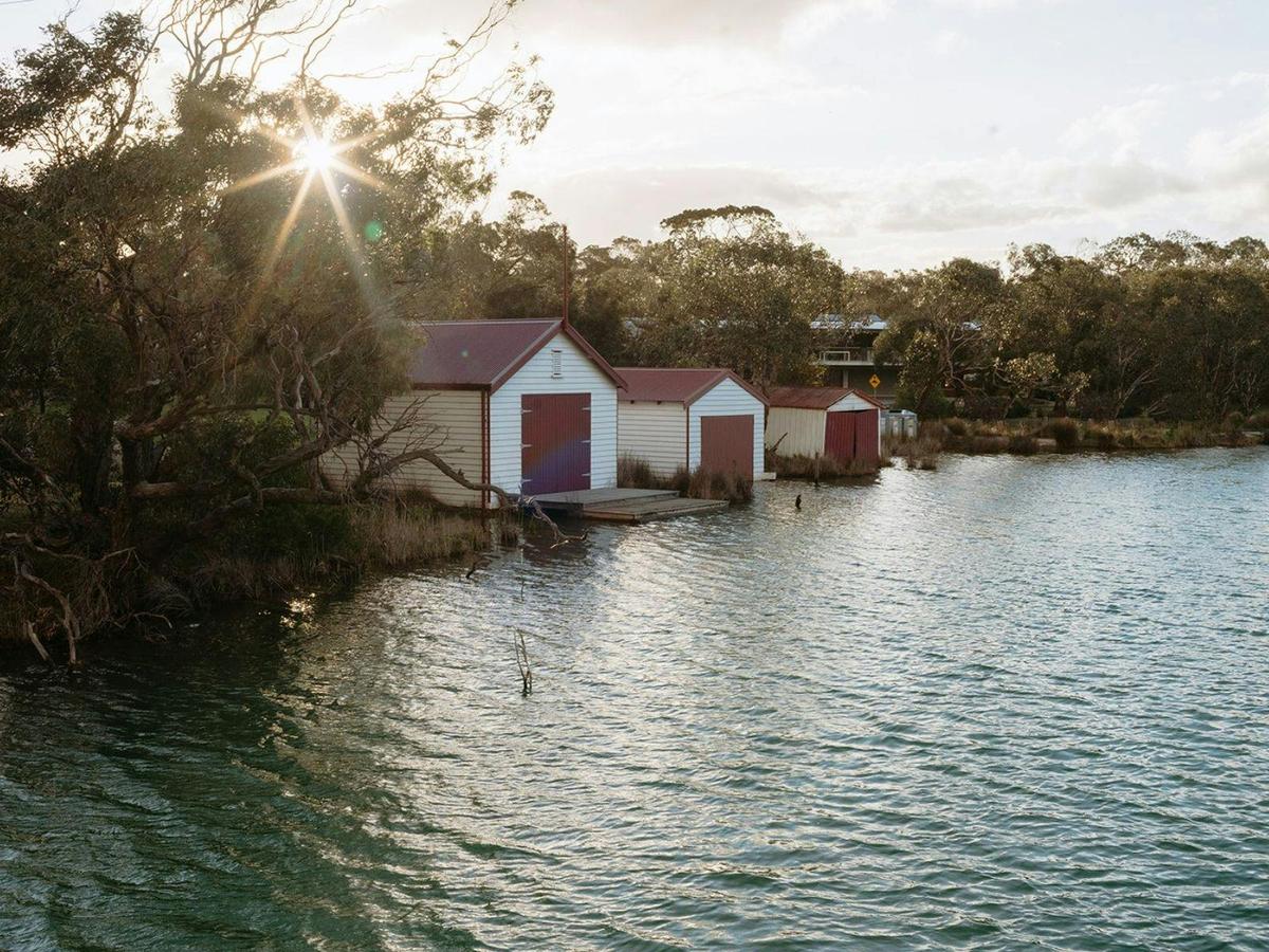 A peaceful coastal moment along the Anglesea River.