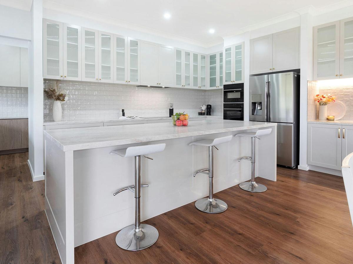 Beach Berry Bliss | Chefs kitchen with breakfast bar | Three oven options | Induction stove top | We