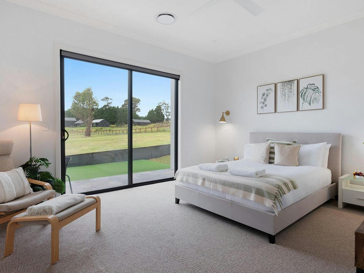 Beach Berry Bliss | Bedroom 1 | Queen | Ensuite with bath and shower and dual vanity | Ducted air co