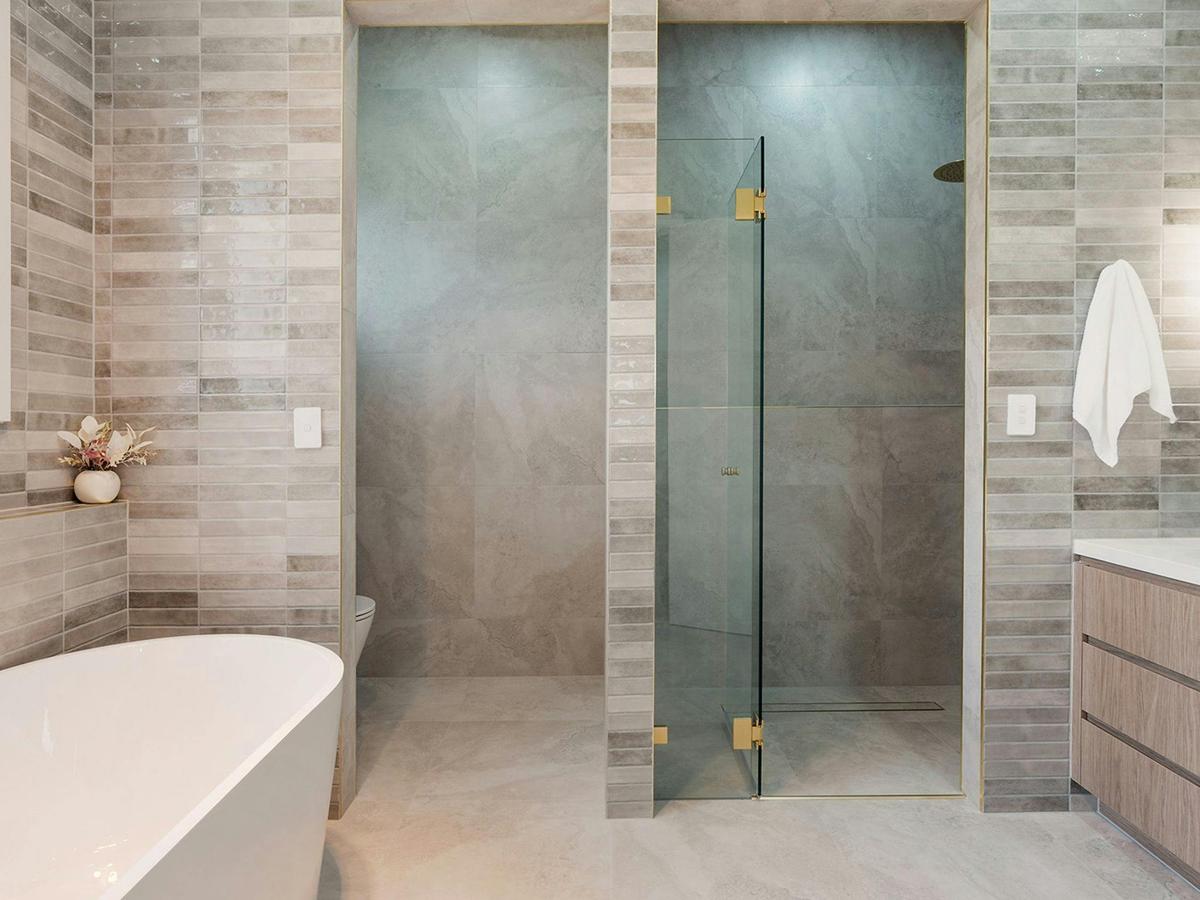 Beach Berry Bliss | Bedroom 1 ensuite with Bath, shower and dual vanity | Hairdryer | Linen included