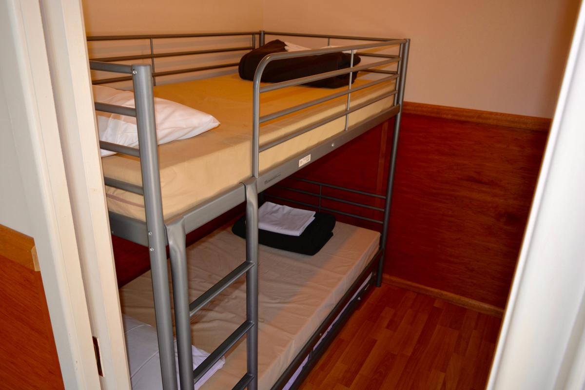 Standard Cabins - shared bathroom - Bunk Room